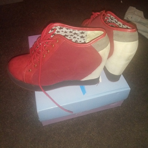 Wedge Sneakers - Picture 2 of 3